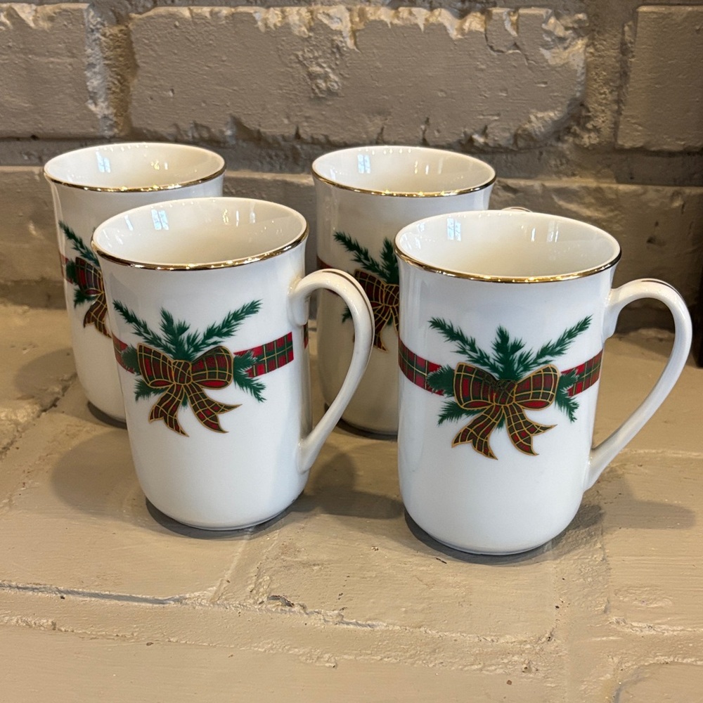 VTG Georges Briard "The Hunt" Christmas Coffee Mugs Set‎ of 4 Japan